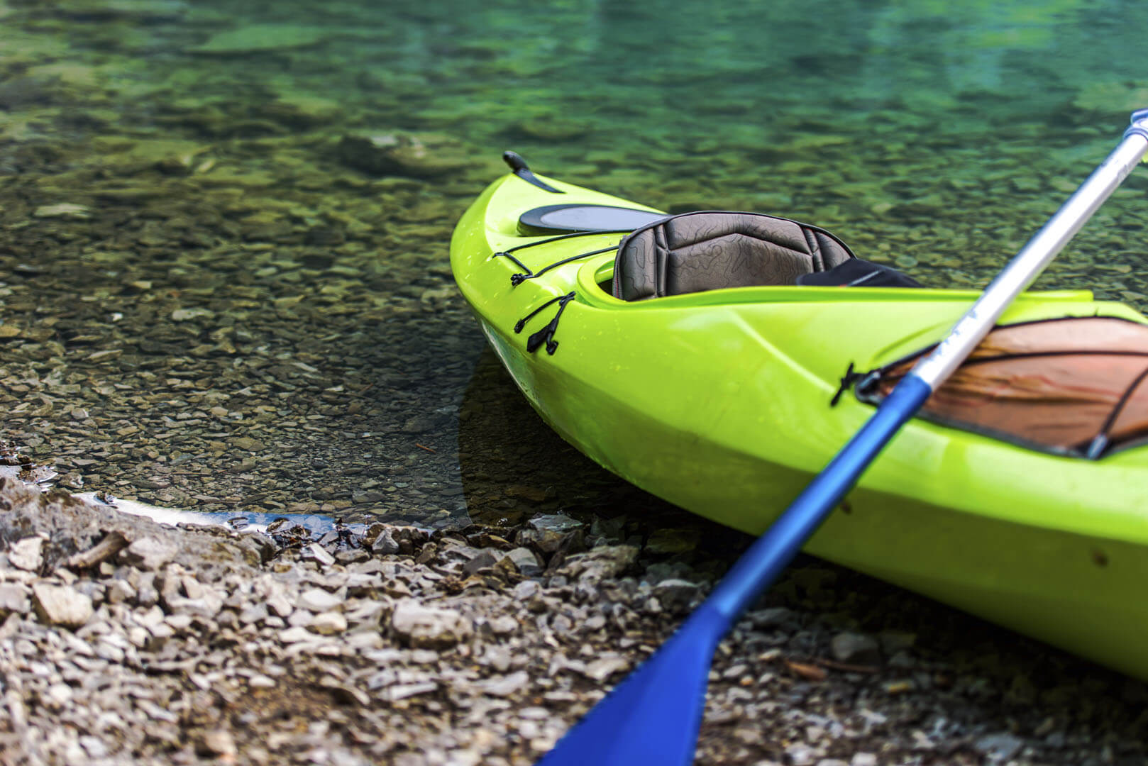 kayaking-on-the-lake-P2XYMNT